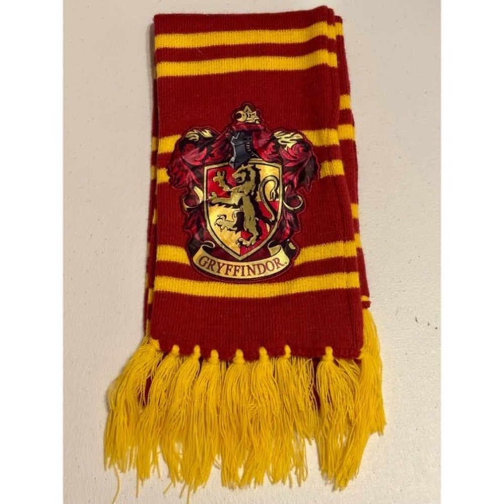 Harry Potter Wizarding World Gryffindor Winter Knit Scarf Red Yellow Striped